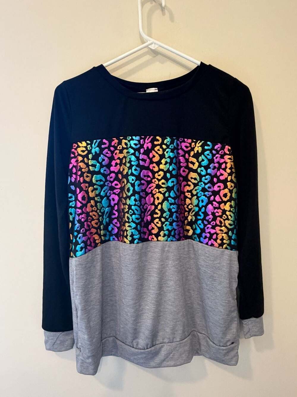 Acting Pro Women's Colorblock Long Sleeve Top with Rainbow Animal Print